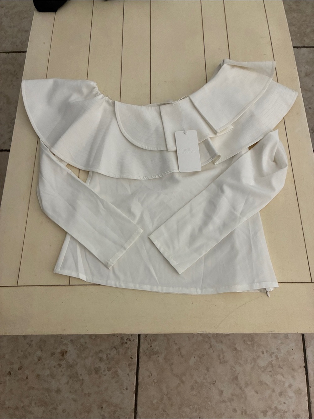 Mare Mare long sleeve very ruffled blouse. NWT color is white. Cane from Amazon.